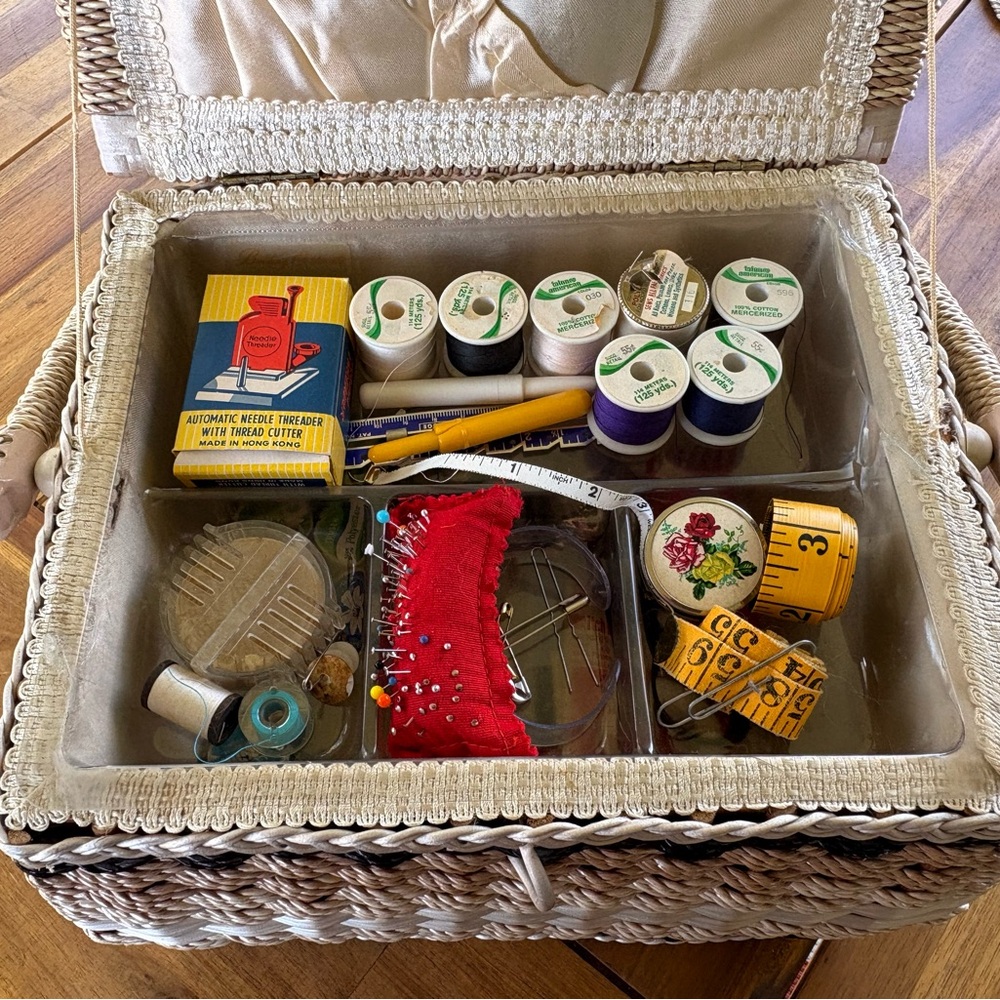 Belding Corticelli Wicker Sewing Basket filled with Vintage Sewing Notions - Picture 3 of 8